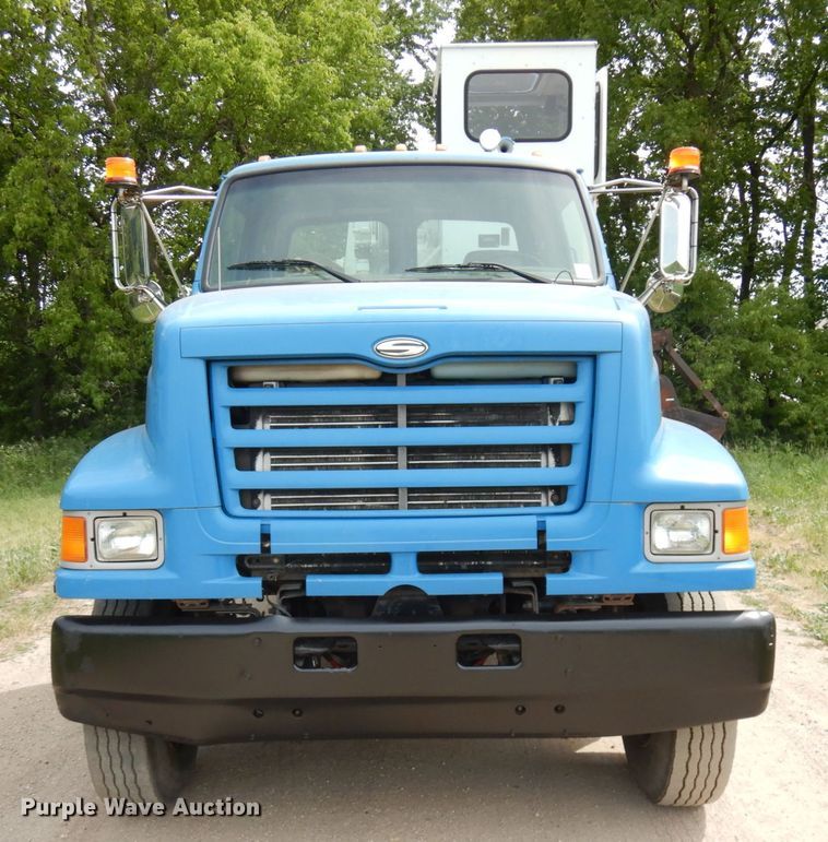 image for item IL9852 2000 Sterling L-Line  digger derrick truck