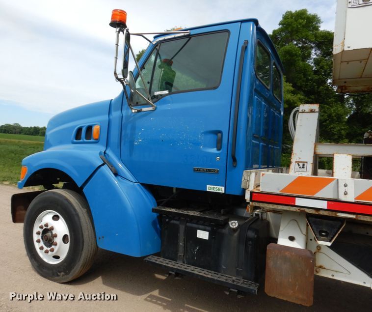 image for item IL9852 2000 Sterling L-Line  digger derrick truck