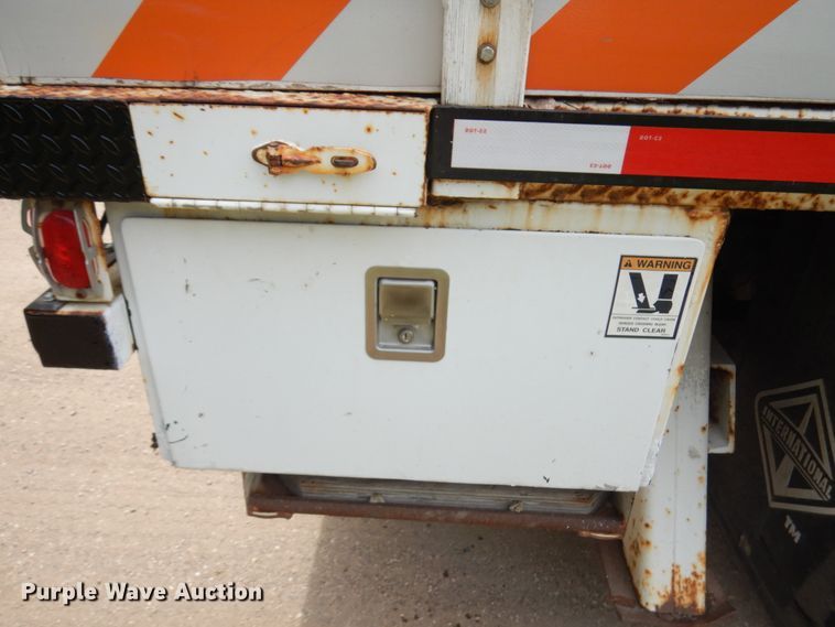 image for item IL9852 2000 Sterling L-Line  digger derrick truck