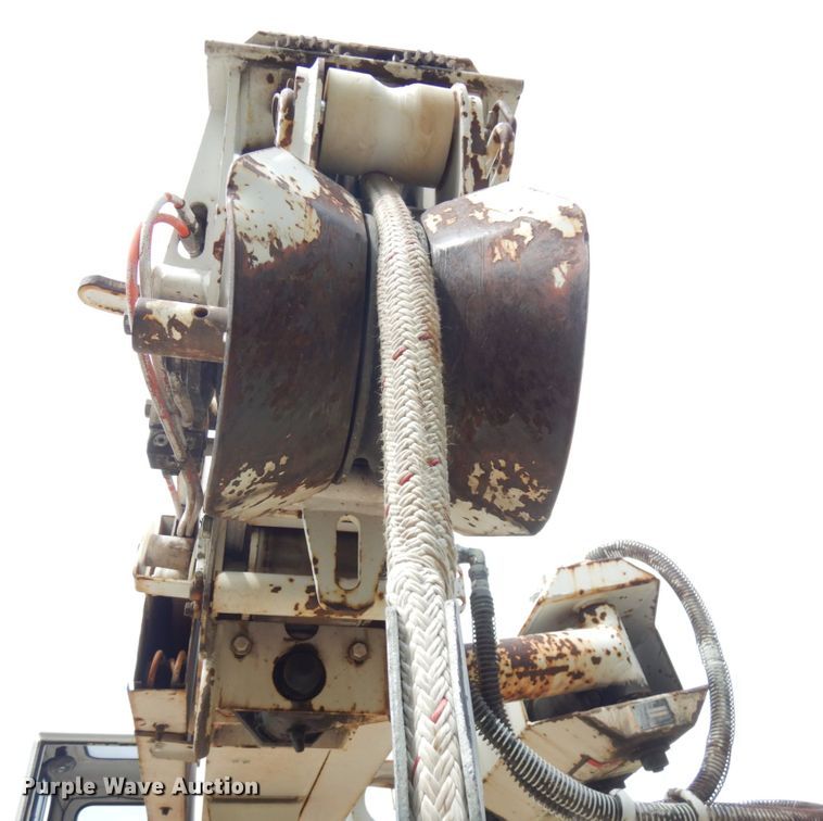 image for item IL9852 2000 Sterling L-Line  digger derrick truck