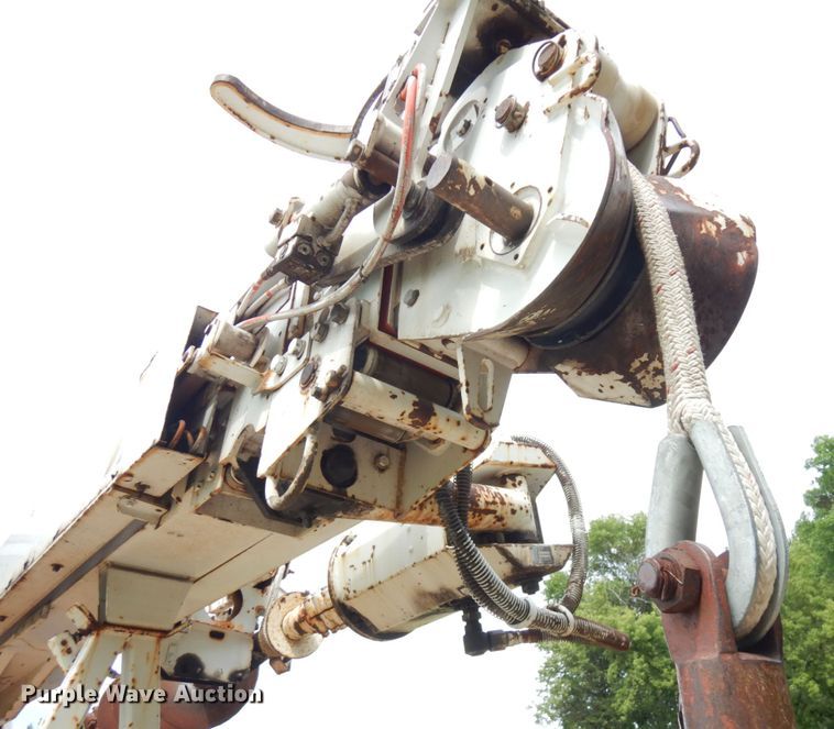 image for item IL9852 2000 Sterling L-Line  digger derrick truck