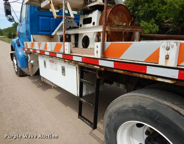 image for item IL9852 2000 Sterling L-Line  digger derrick truck