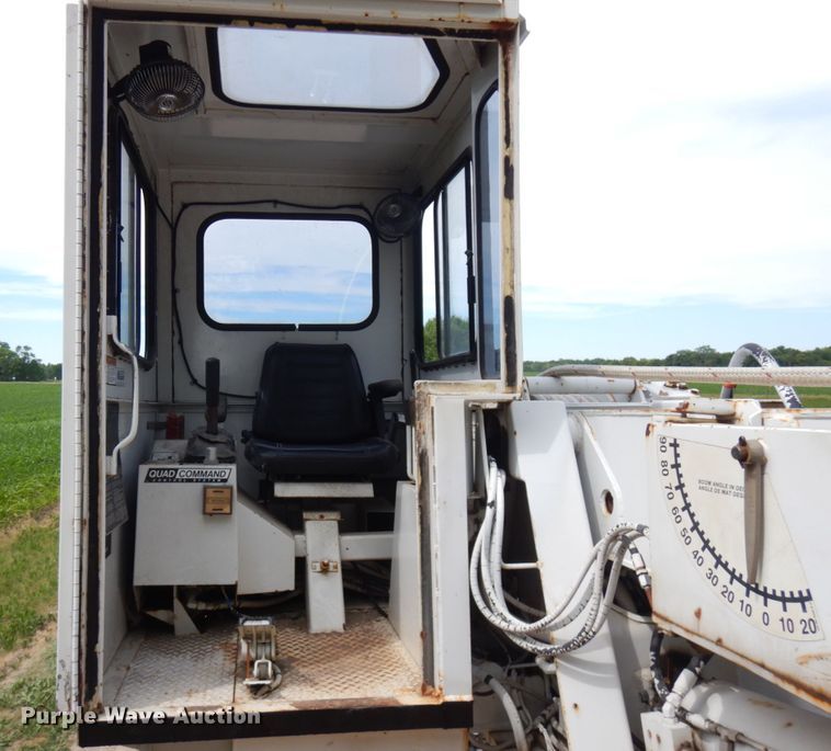 image for item IL9852 2000 Sterling L-Line  digger derrick truck