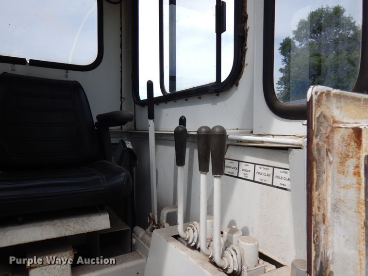 image for item IL9852 2000 Sterling L-Line  digger derrick truck