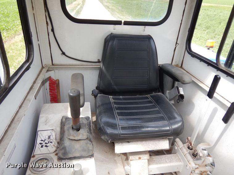 image for item IL9852 2000 Sterling L-Line  digger derrick truck