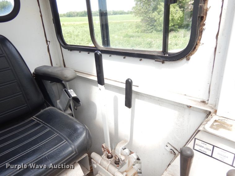 image for item IL9852 2000 Sterling L-Line  digger derrick truck