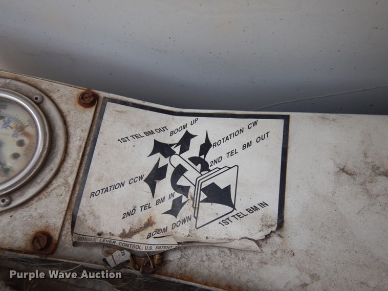 image for item IL9852 2000 Sterling L-Line  digger derrick truck