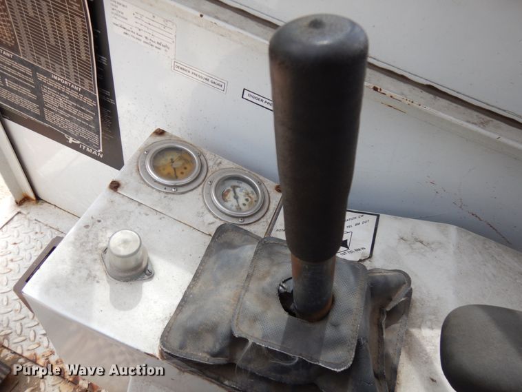 image for item IL9852 2000 Sterling L-Line  digger derrick truck