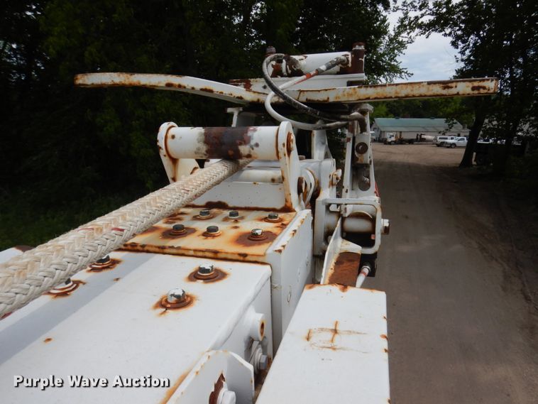 image for item IL9852 2000 Sterling L-Line  digger derrick truck