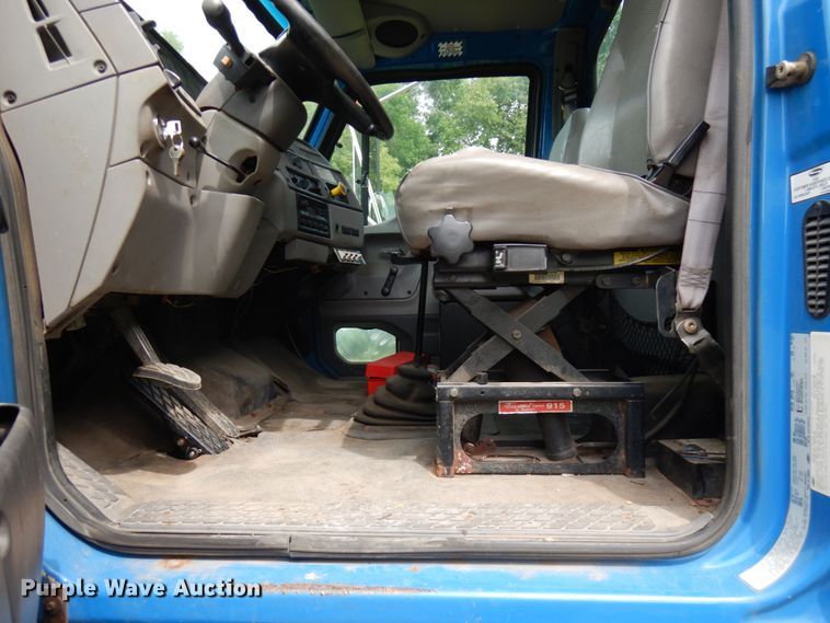 image for item IL9852 2000 Sterling L-Line  digger derrick truck