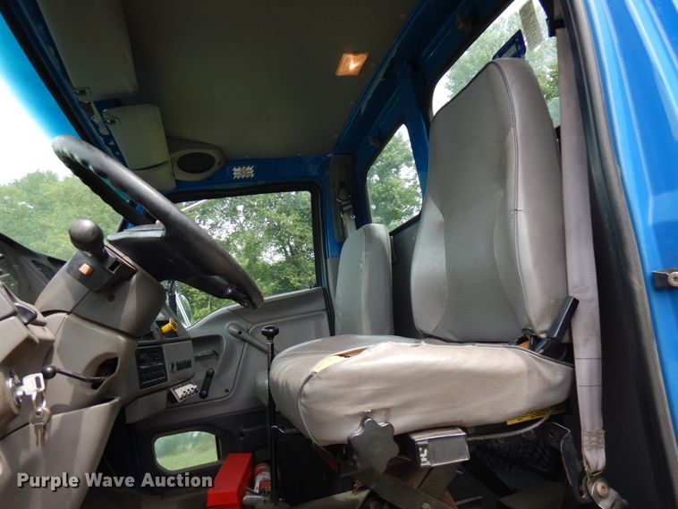 image for item IL9852 2000 Sterling L-Line  digger derrick truck