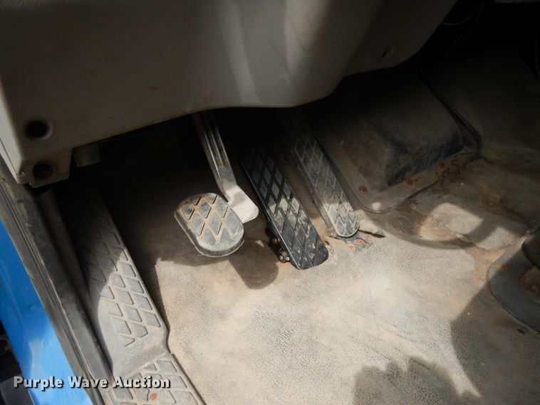 image for item IL9852 2000 Sterling L-Line  digger derrick truck