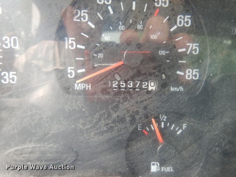 image for item IL9852 2000 Sterling L-Line  digger derrick truck