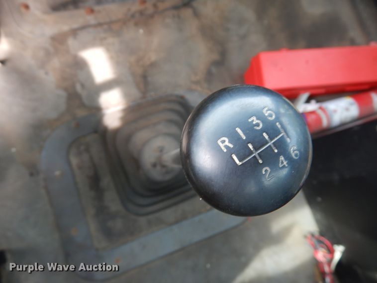 image for item IL9852 2000 Sterling L-Line  digger derrick truck