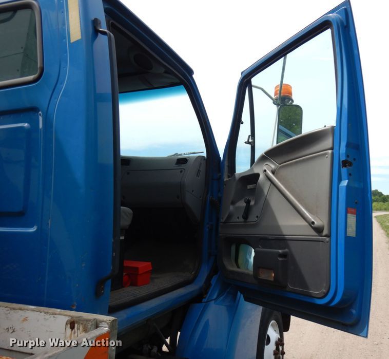 image for item IL9852 2000 Sterling L-Line  digger derrick truck