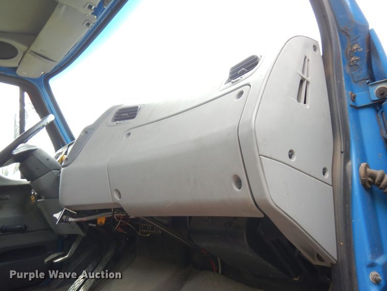 image for item IL9852 2000 Sterling L-Line  digger derrick truck