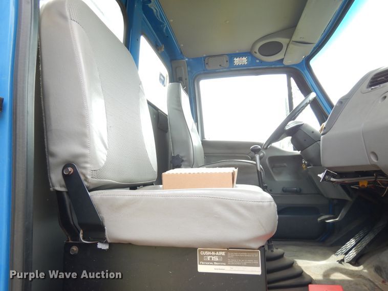 image for item IL9852 2000 Sterling L-Line  digger derrick truck