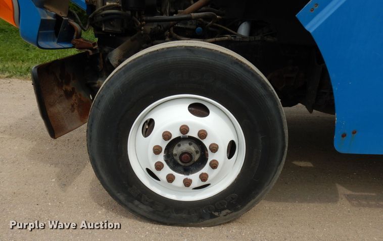 image for item IL9852 2000 Sterling L-Line  digger derrick truck