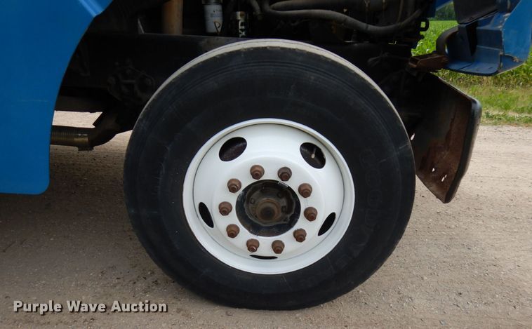 image for item IL9852 2000 Sterling L-Line  digger derrick truck