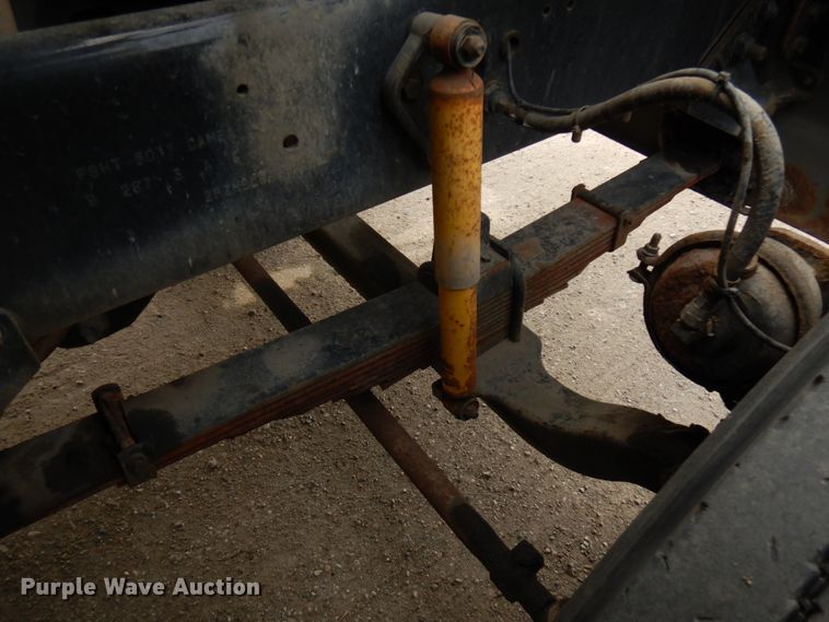 image for item IL9852 2000 Sterling L-Line  digger derrick truck