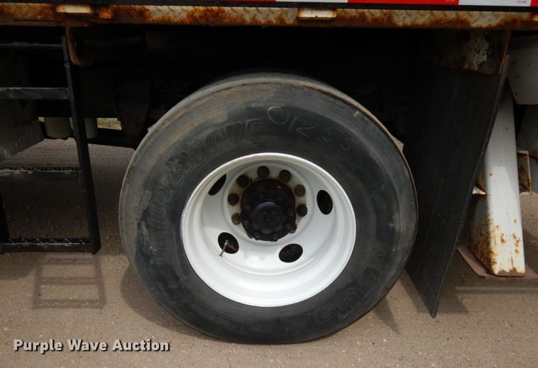 image for item IL9852 2000 Sterling L-Line  digger derrick truck