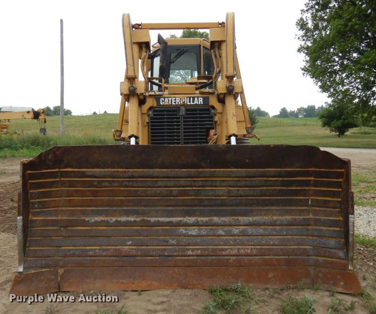 image for item IL9859 1999 Caterpillar D6R XL  dozer
