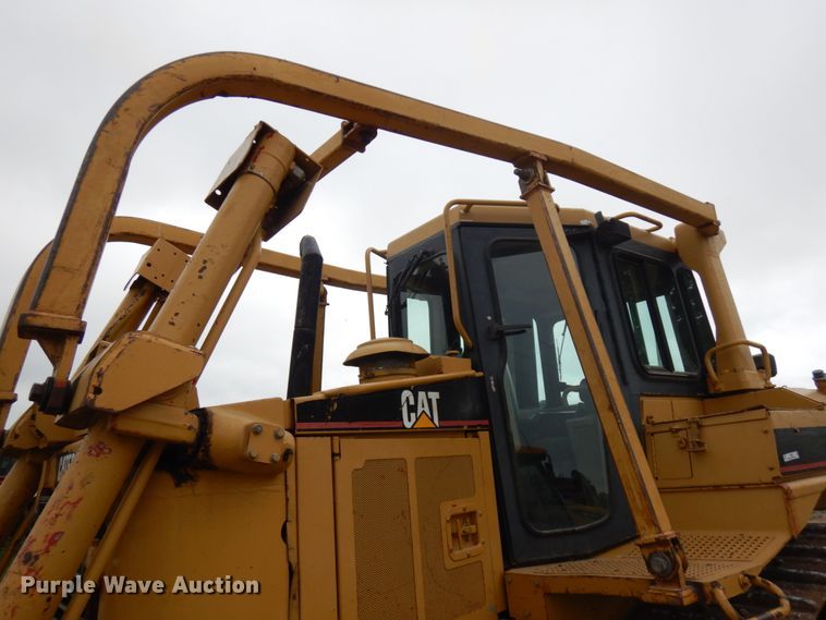 image for item IL9859 1999 Caterpillar D6R XL  dozer