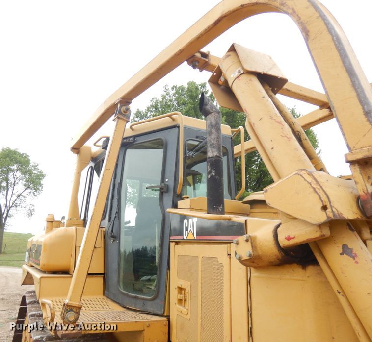 image for item IL9859 1999 Caterpillar D6R XL  dozer