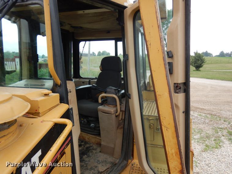 image for item IL9859 1999 Caterpillar D6R XL  dozer