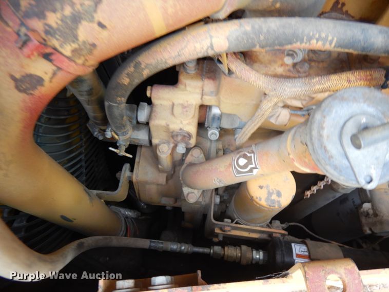 image for item IL9859 1999 Caterpillar D6R XL  dozer