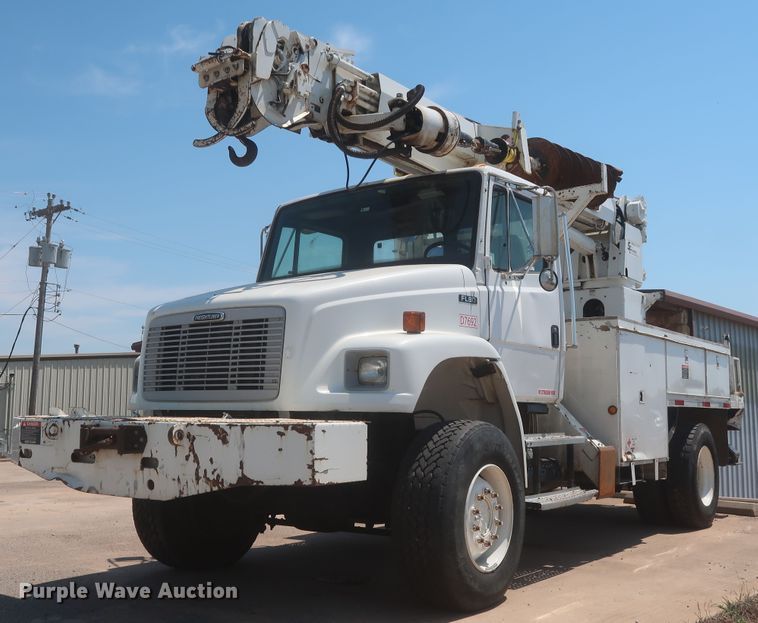 image for item IP9788 2003 Freightliner FL80  digger derrick truck