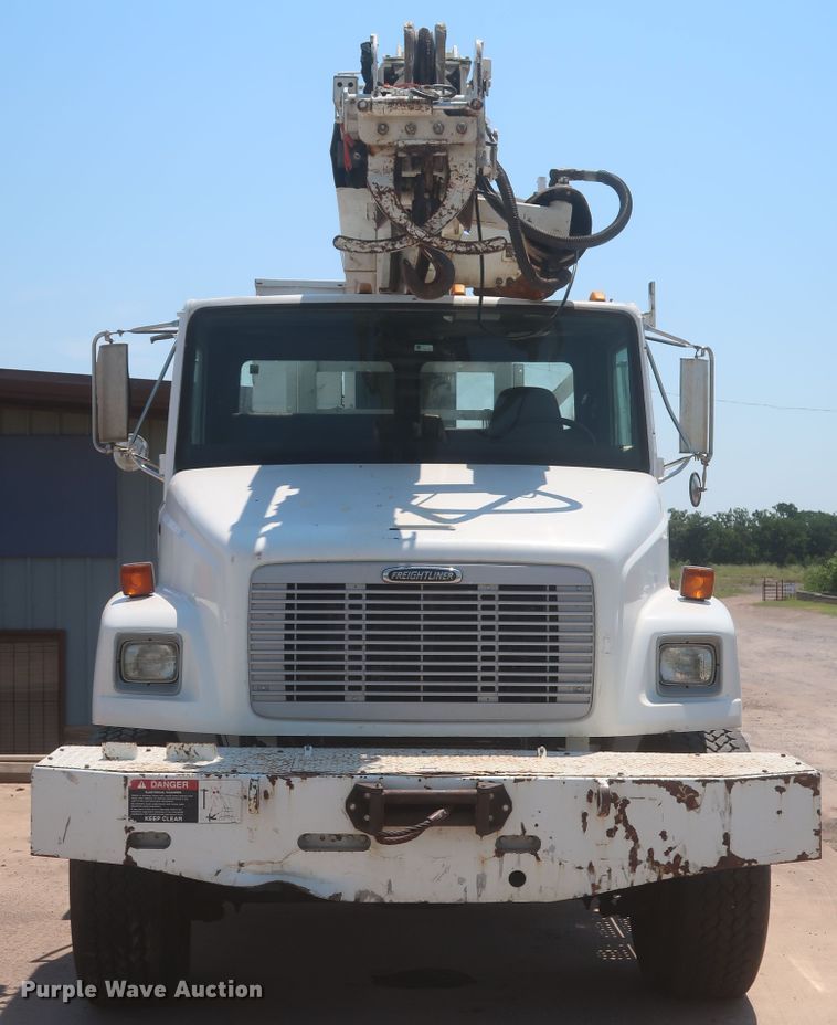 image for item IP9788 2003 Freightliner FL80  digger derrick truck