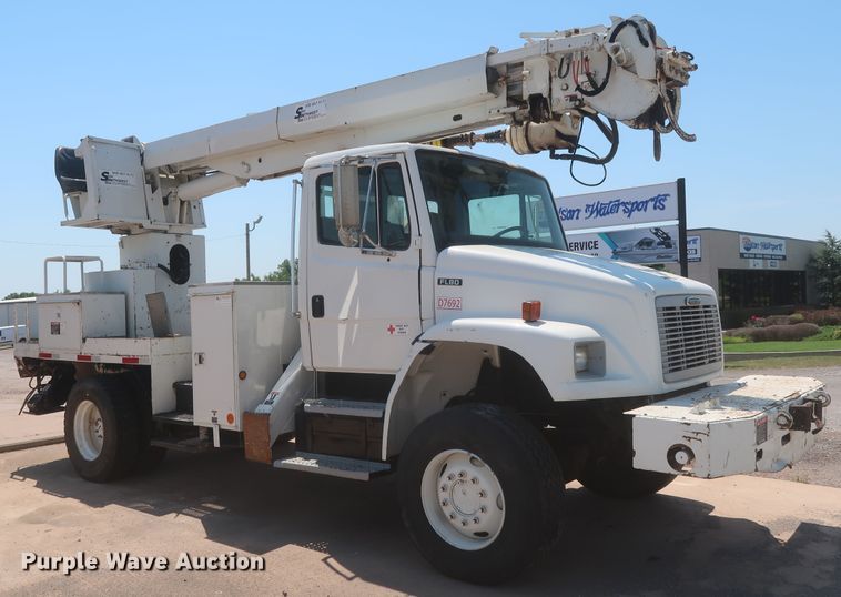 image for item IP9788 2003 Freightliner FL80  digger derrick truck
