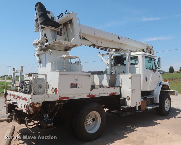 image for item IP9788 2003 Freightliner FL80  digger derrick truck