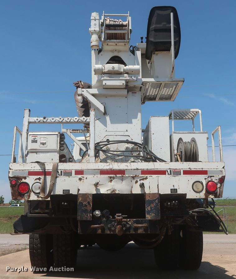 image for item IP9788 2003 Freightliner FL80  digger derrick truck