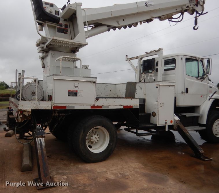 image for item IP9788 2003 Freightliner FL80  digger derrick truck