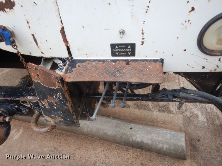 image for item IP9788 2003 Freightliner FL80  digger derrick truck