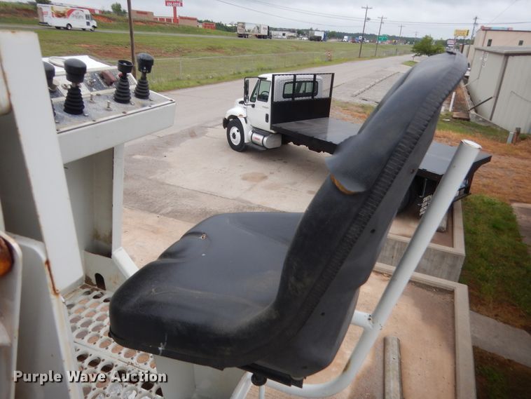 image for item IP9788 2003 Freightliner FL80  digger derrick truck