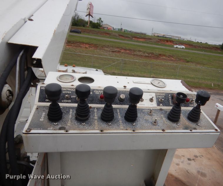 image for item IP9788 2003 Freightliner FL80  digger derrick truck