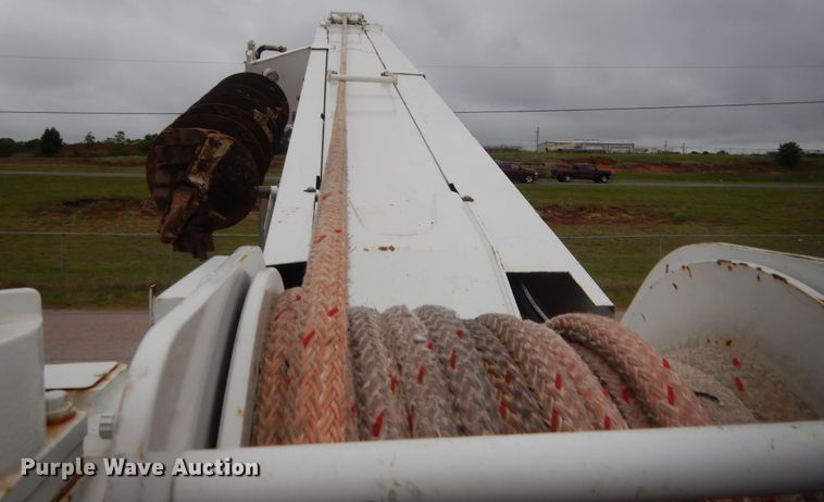 image for item IP9788 2003 Freightliner FL80  digger derrick truck