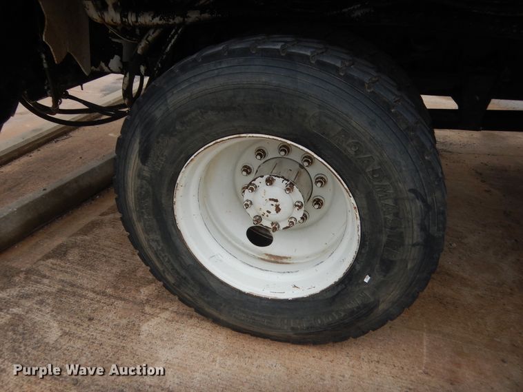 image for item IP9788 2003 Freightliner FL80  digger derrick truck