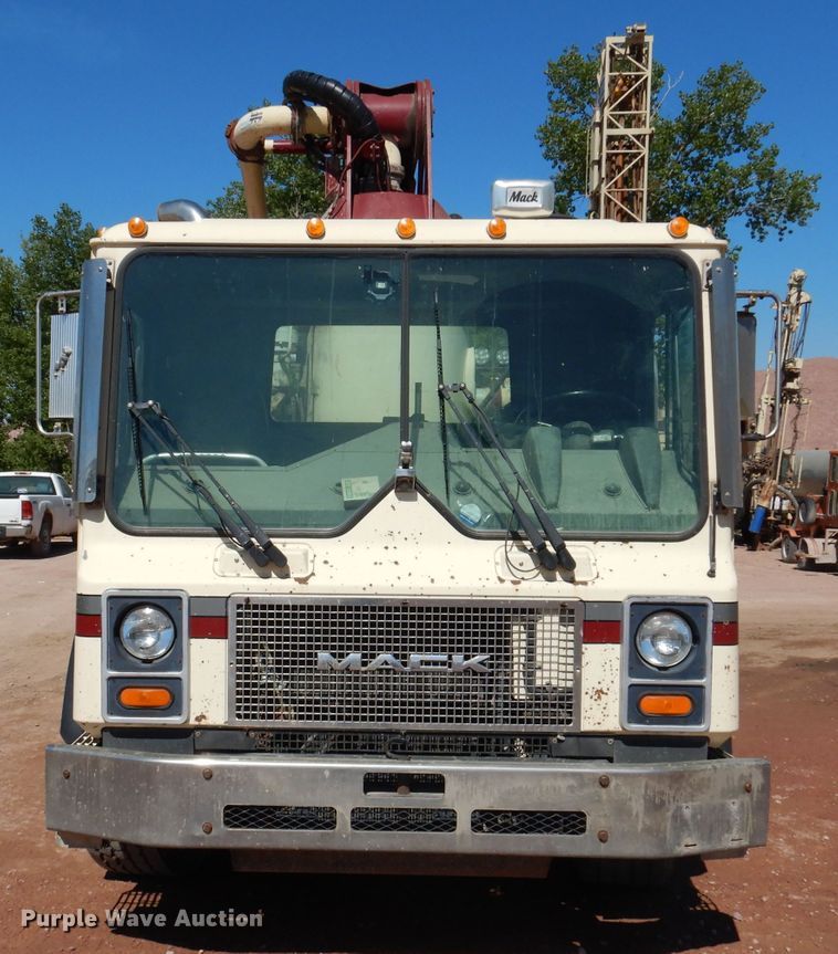 image for item IQ9629 2000 Mack MR688S  pump truck