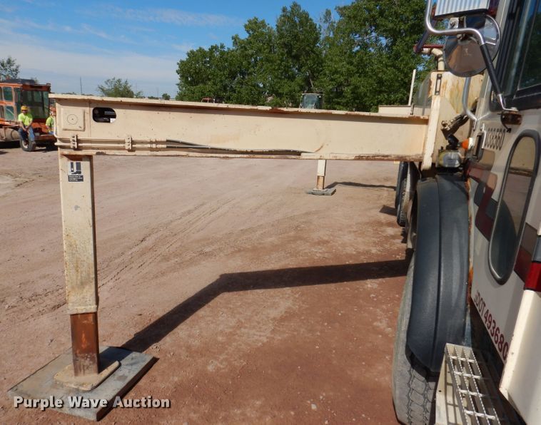 image for item IQ9629 2000 Mack MR688S  pump truck