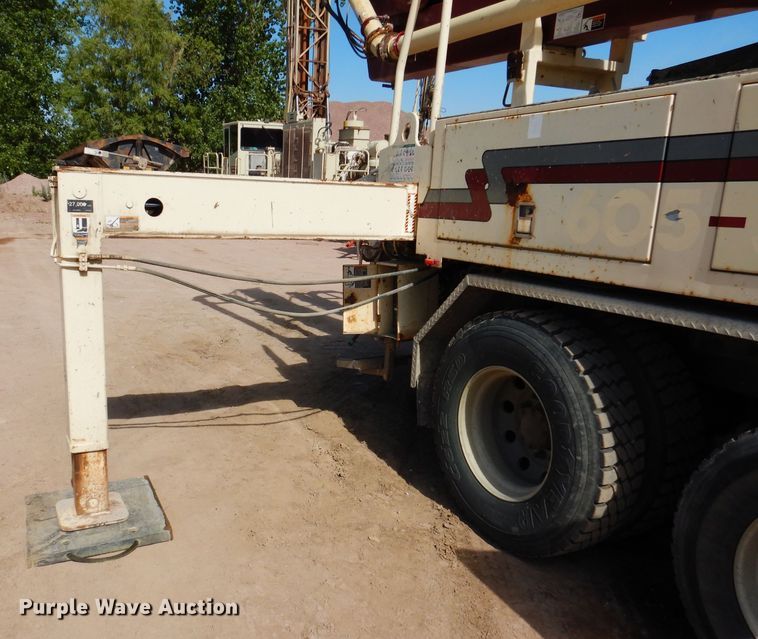 image for item IQ9629 2000 Mack MR688S  pump truck