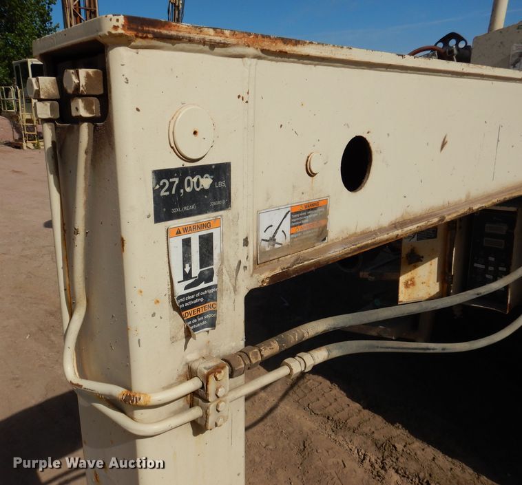 image for item IQ9629 2000 Mack MR688S  pump truck