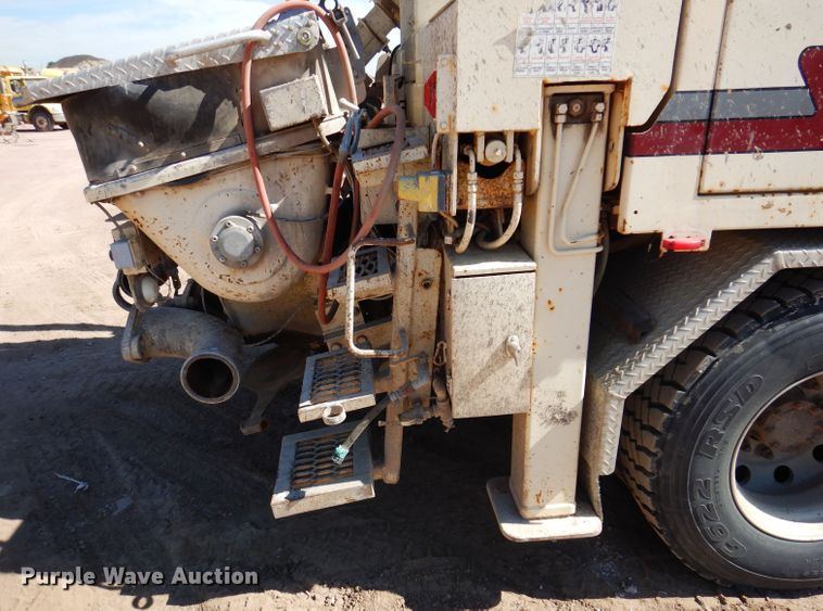 image for item IQ9629 2000 Mack MR688S  pump truck