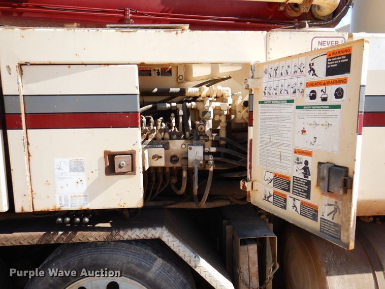 image for item IQ9629 2000 Mack MR688S  pump truck