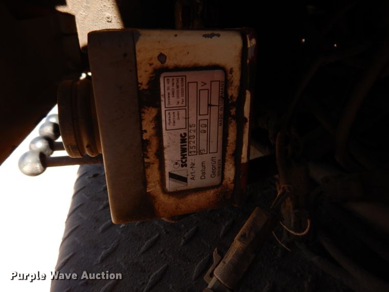 image for item IQ9629 2000 Mack MR688S  pump truck