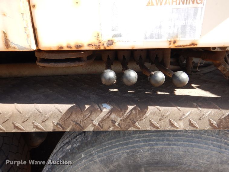 image for item IQ9629 2000 Mack MR688S  pump truck