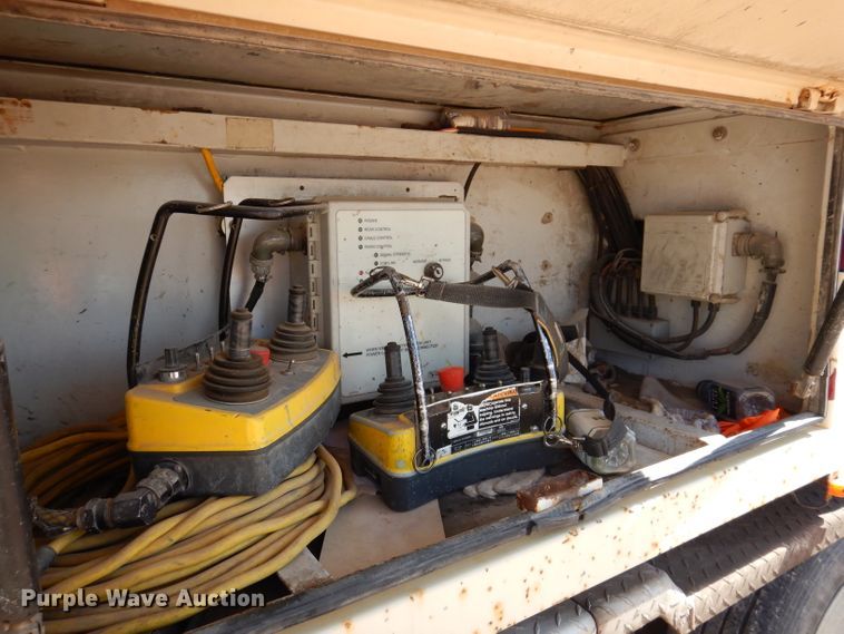 image for item IQ9629 2000 Mack MR688S  pump truck